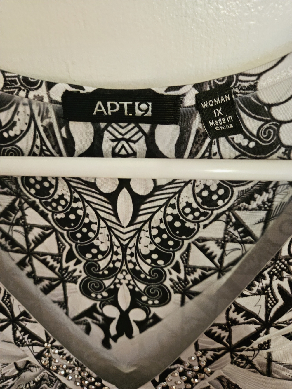 Apt. 9 Monochrome Black & White Printed V-Neck Dress - Picture 3 of 4
